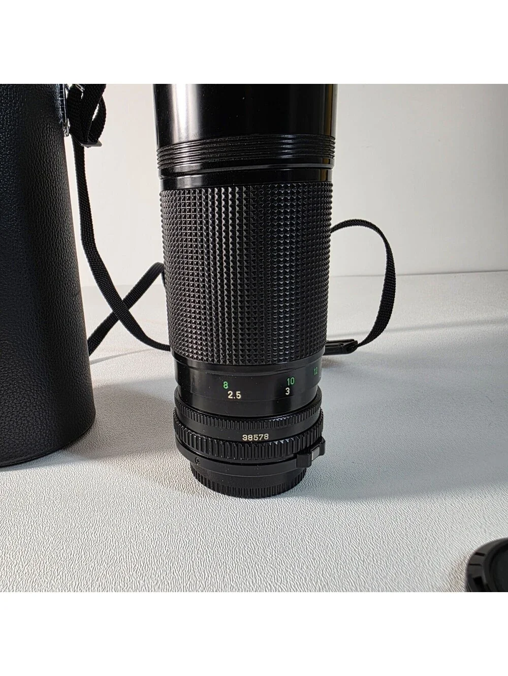Canon FD 100-200mm f/5.6 Zoom Lens w/ Case Caps Manual Vintage Tested Clean